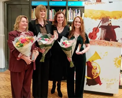 Winners of the 2025 School Library Association Awards with SLA CEO Victoria Dilly.